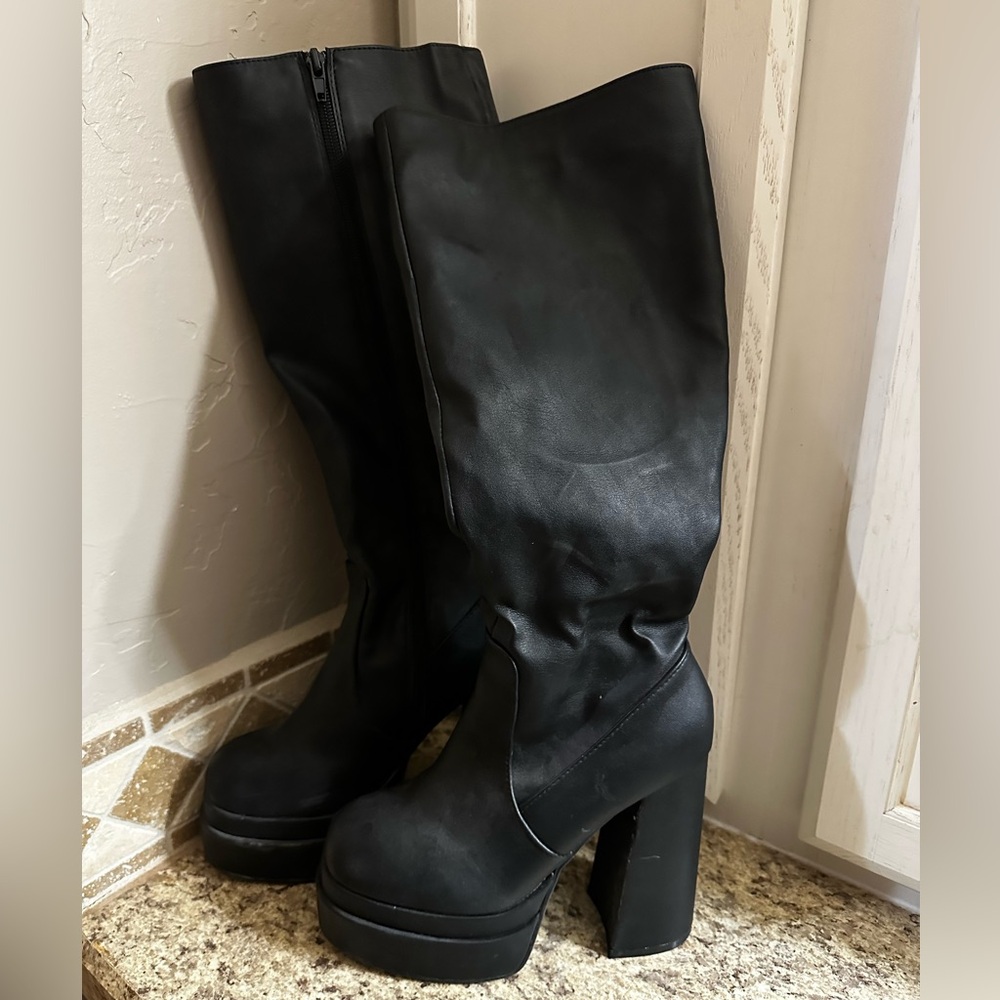 Forever 21 Black Platform Boots - Picture 2 of 4